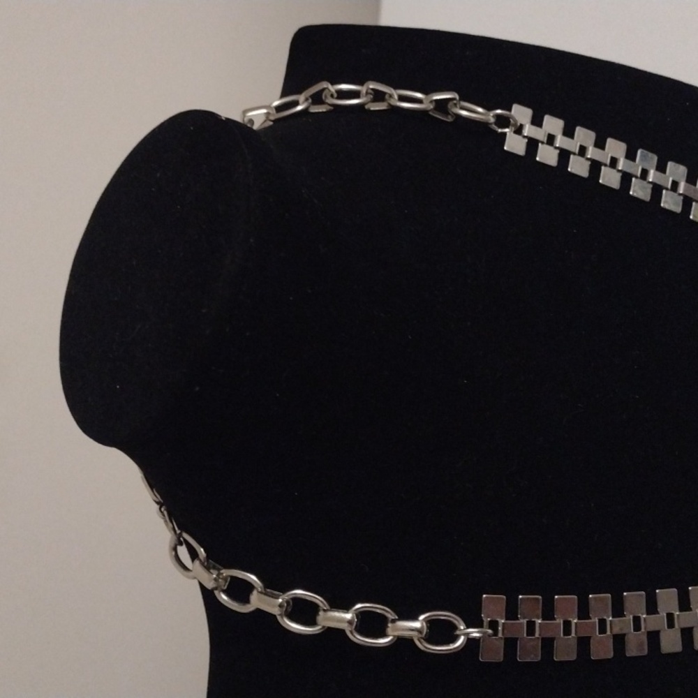 Pier 1 imports statement rhinestone flower necklace NWOT - Picture 3 of 10